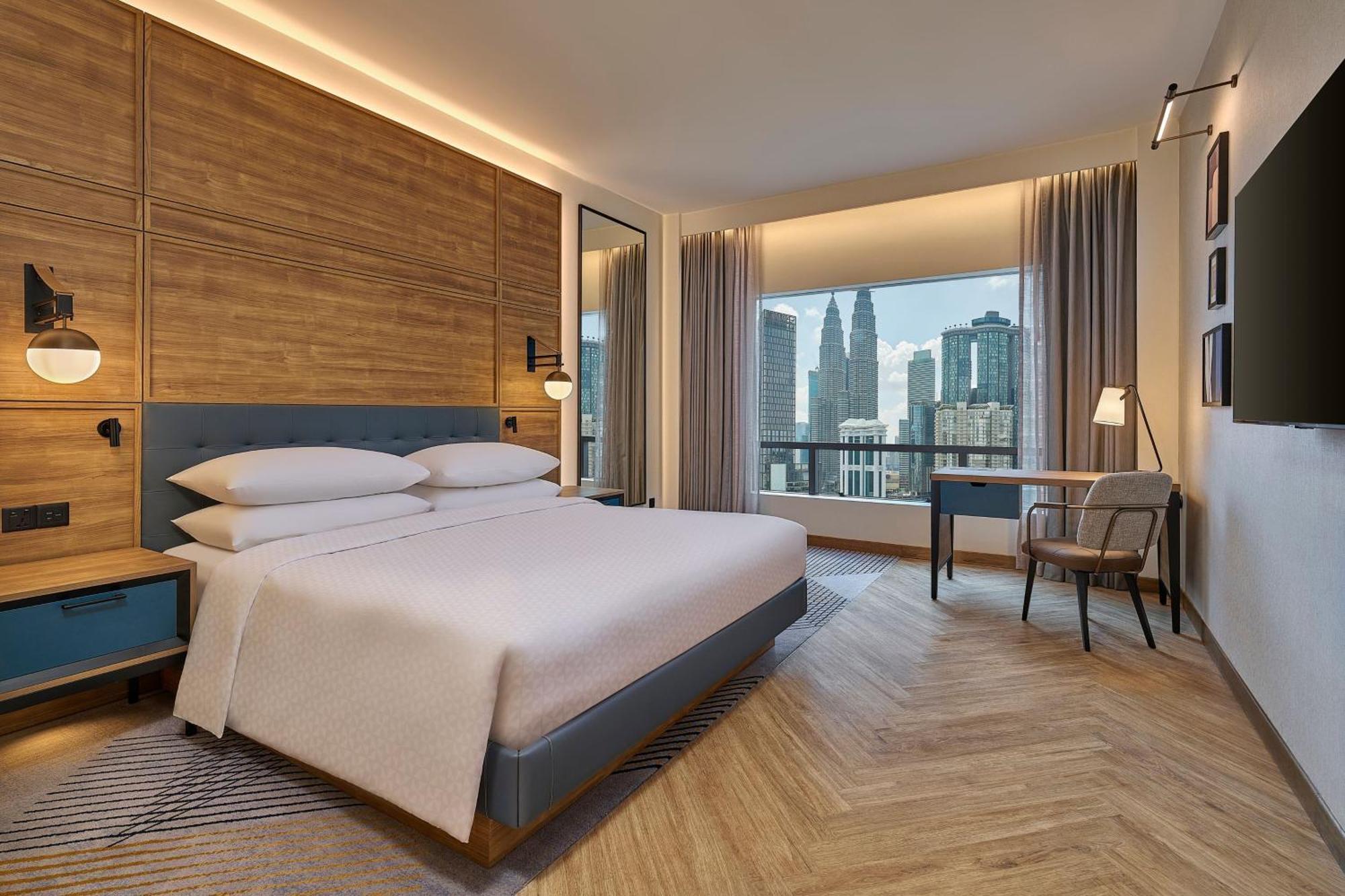 Deluxe Kamer met Kingsize Bed en Uitzicht op Twin Towers