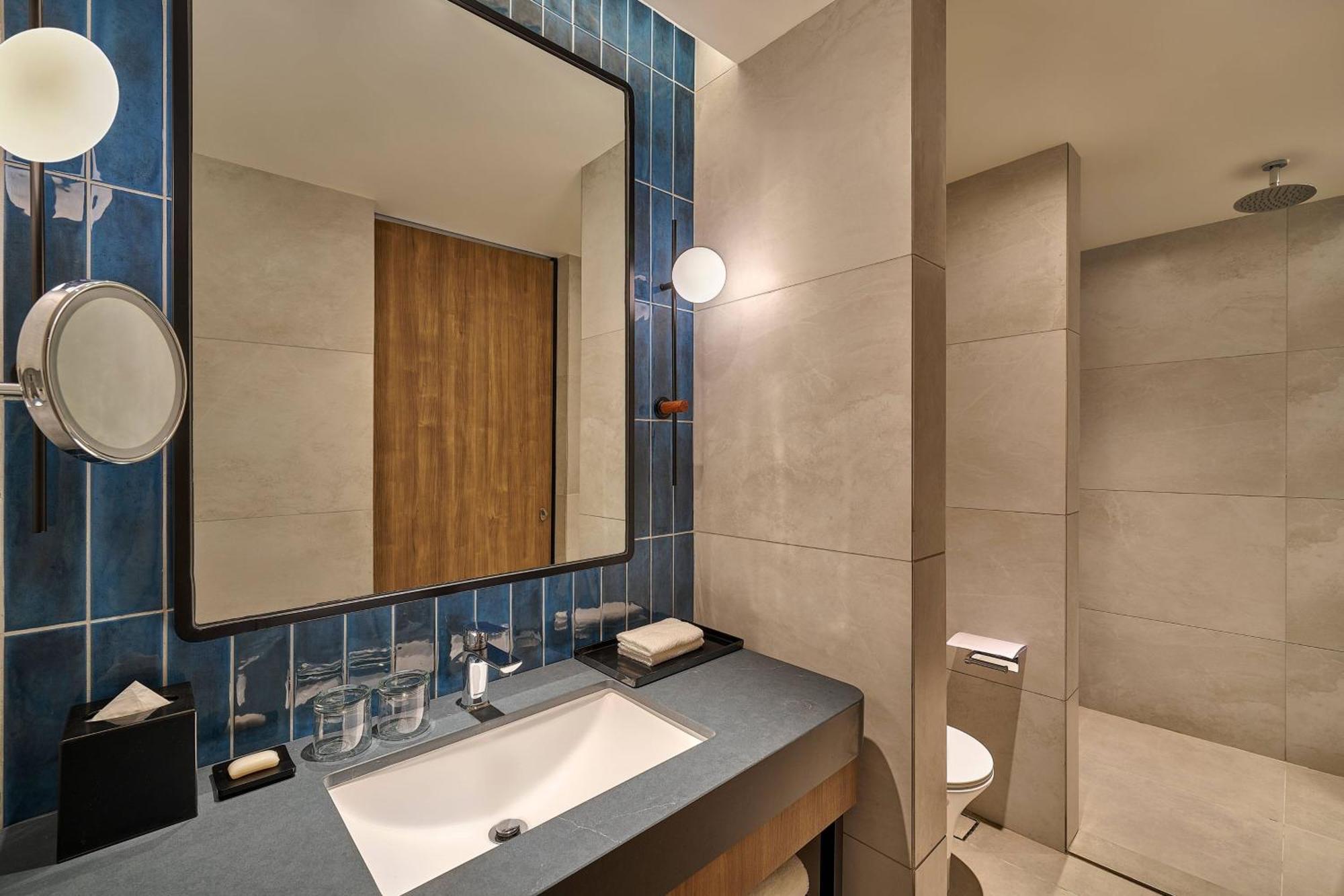 Executive Suite 2 Double City View